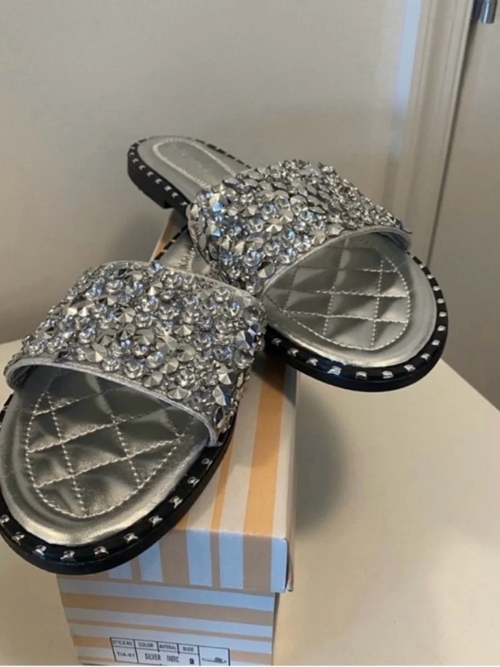 🔥 NEW Sparkling Rhinestone Crystal Slide Flip Flop Silver Sandal in Women🔥